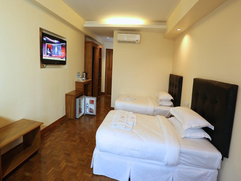 Queen'S Park Hotel Yangon Extérieur photo