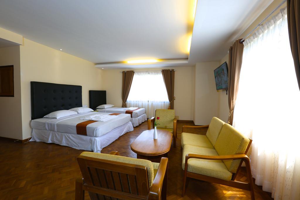 Queen'S Park Hotel Yangon Extérieur photo