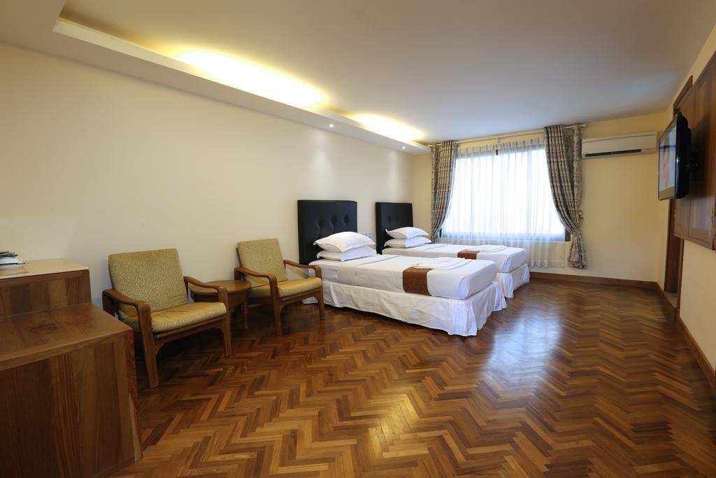 Queen'S Park Hotel Yangon Extérieur photo