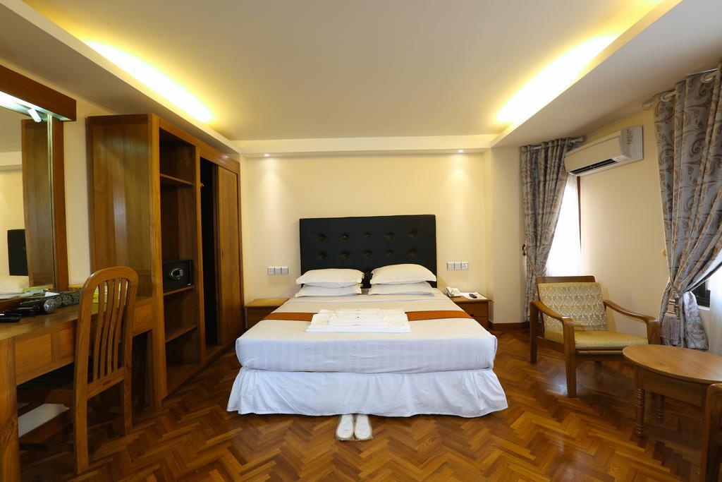 Queen'S Park Hotel Yangon Extérieur photo