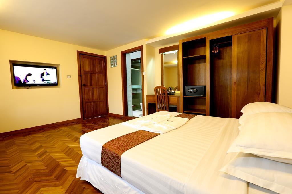 Queen'S Park Hotel Yangon Extérieur photo