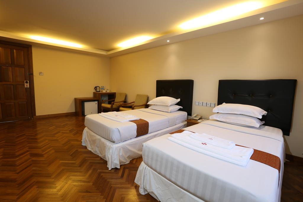 Queen'S Park Hotel Yangon Extérieur photo