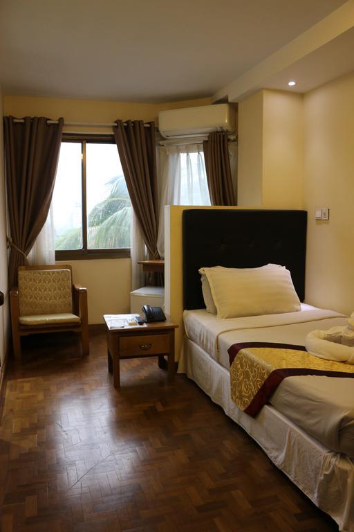 Queen'S Park Hotel Yangon Extérieur photo