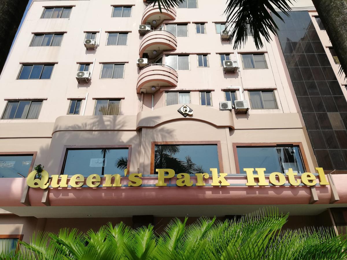 Queen'S Park Hotel Yangon Extérieur photo