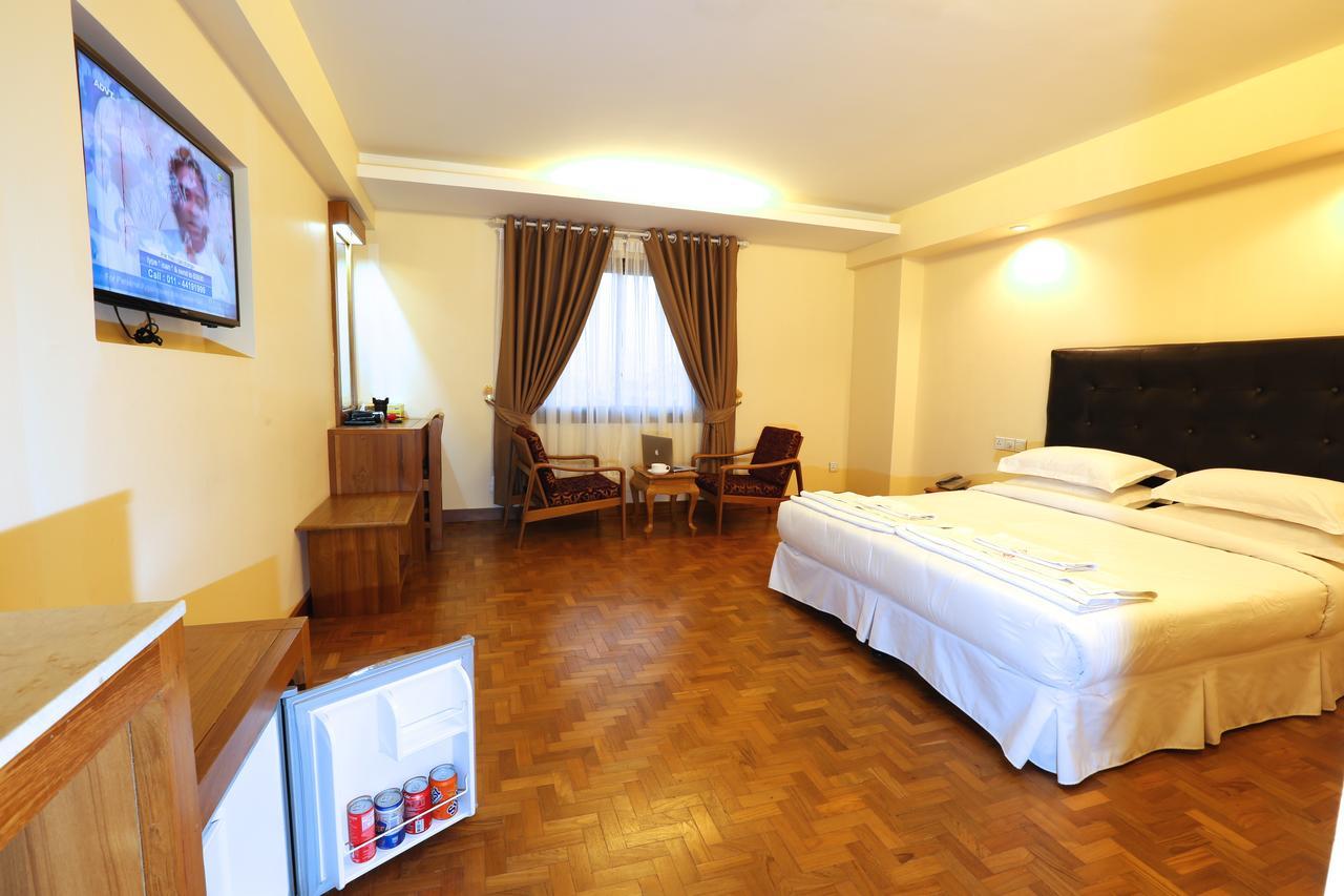 Queen'S Park Hotel Yangon Extérieur photo