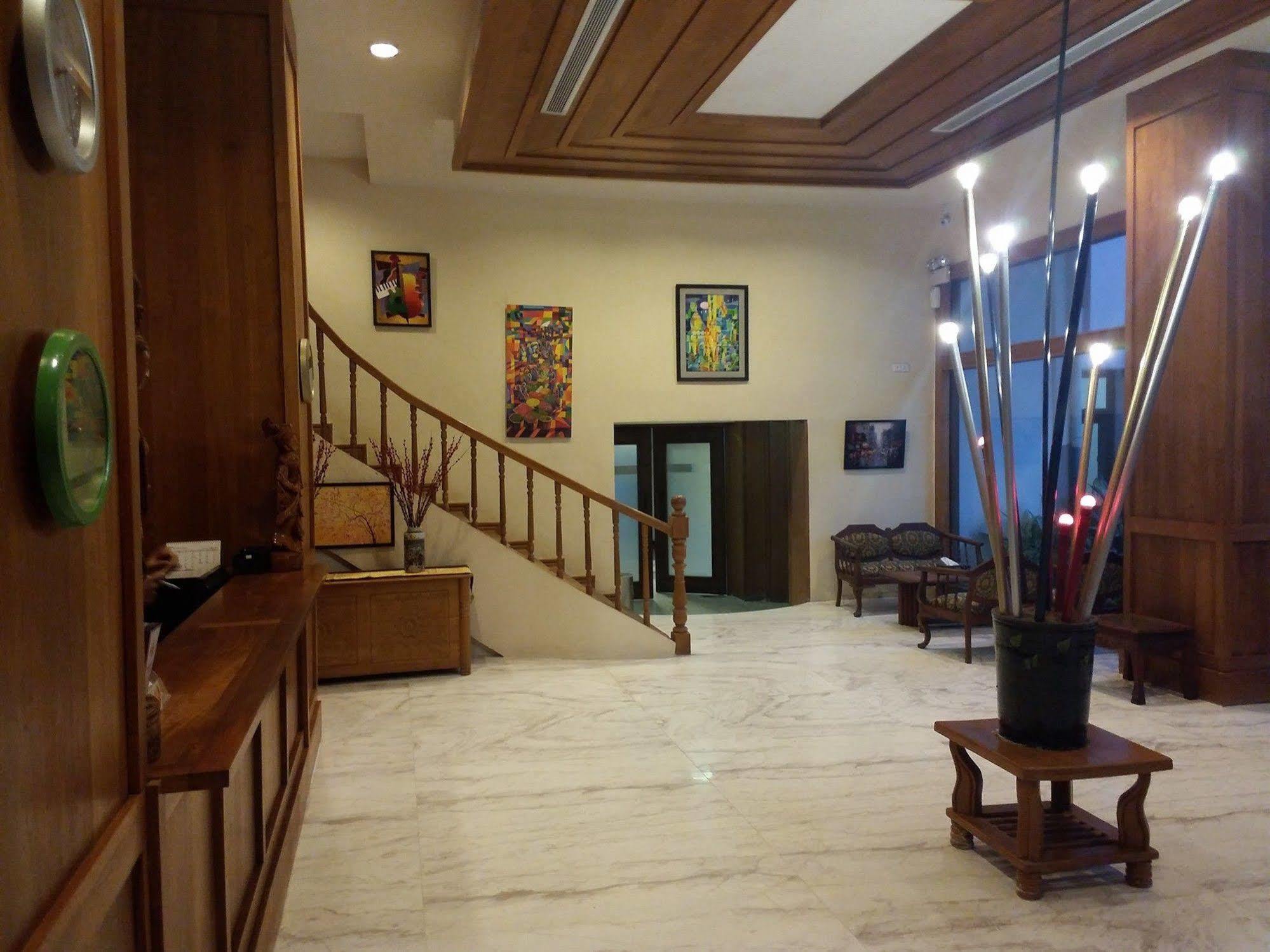 Queen'S Park Hotel Yangon Extérieur photo