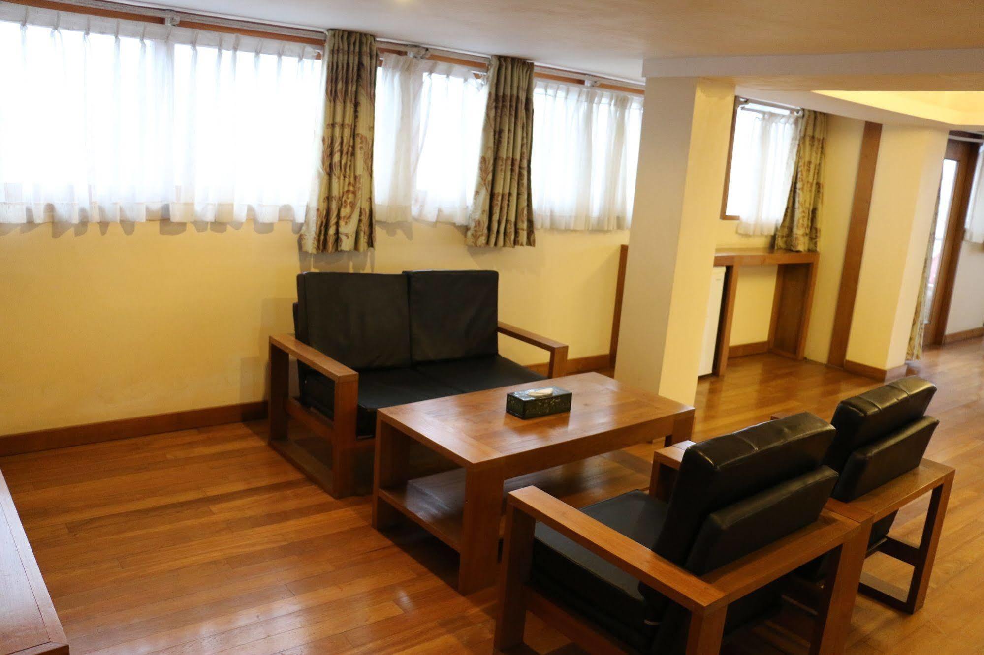 Queen'S Park Hotel Yangon Extérieur photo