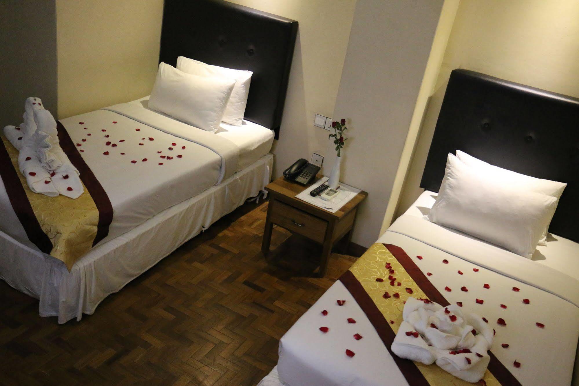 Queen'S Park Hotel Yangon Extérieur photo