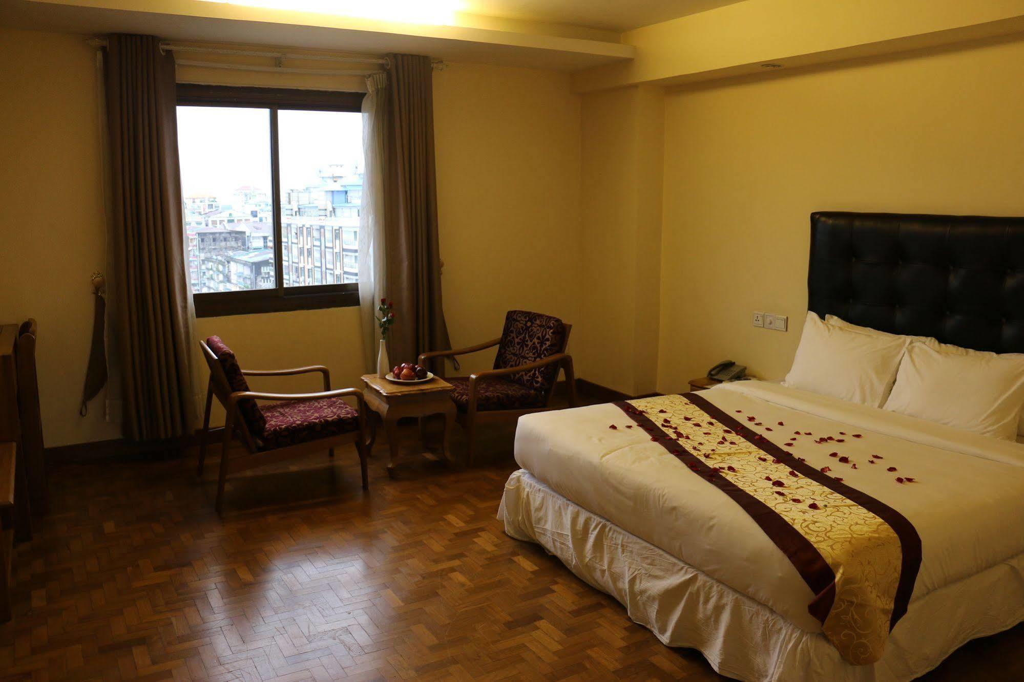 Queen'S Park Hotel Yangon Extérieur photo